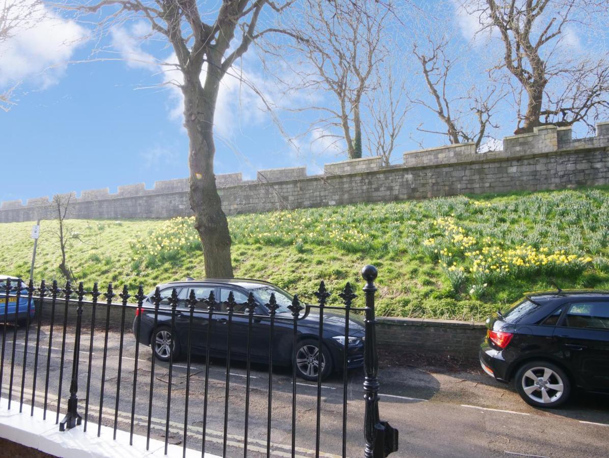 Bar Wall Cottage-City Wall Views-Sleeps 5 York Exteriér fotografie